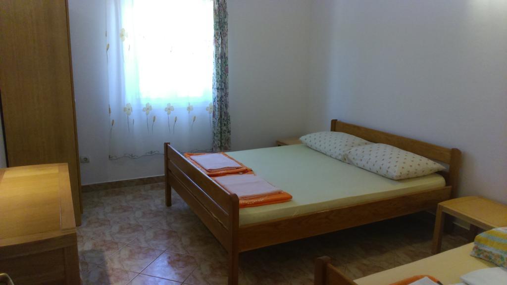 Apartments Villa Venera Ražanac エクステリア 写真